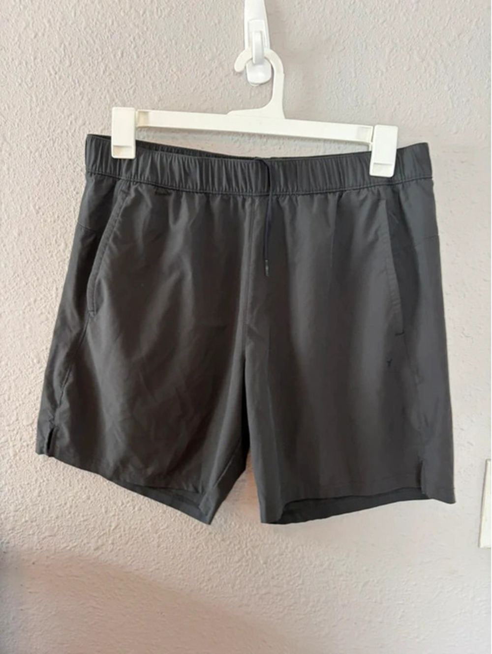 Men's Old Navy Active QuickDry grey shorts size L